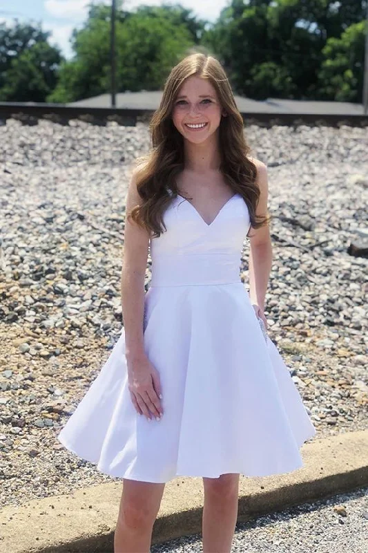 A-Line Spaghetti Straps Above-Knee White Homecoming Dress with Pockets cg3511