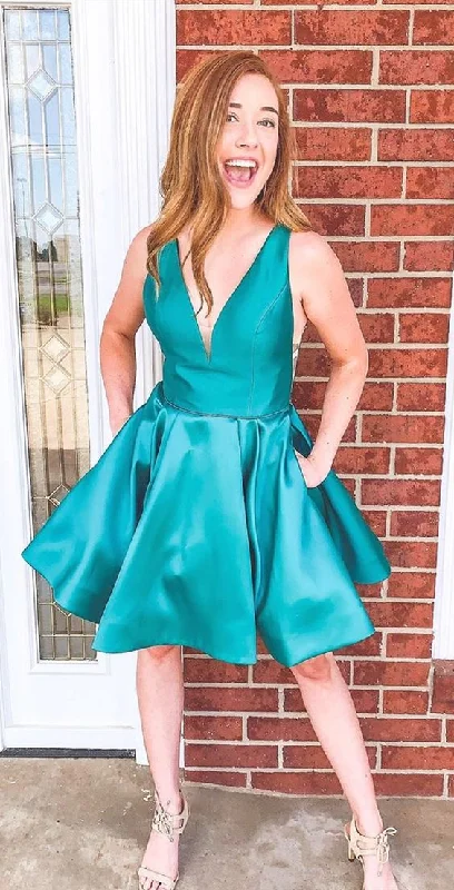 A Line V-neck Knee Length Green Short Homecoming Dress With Pockets cg3559